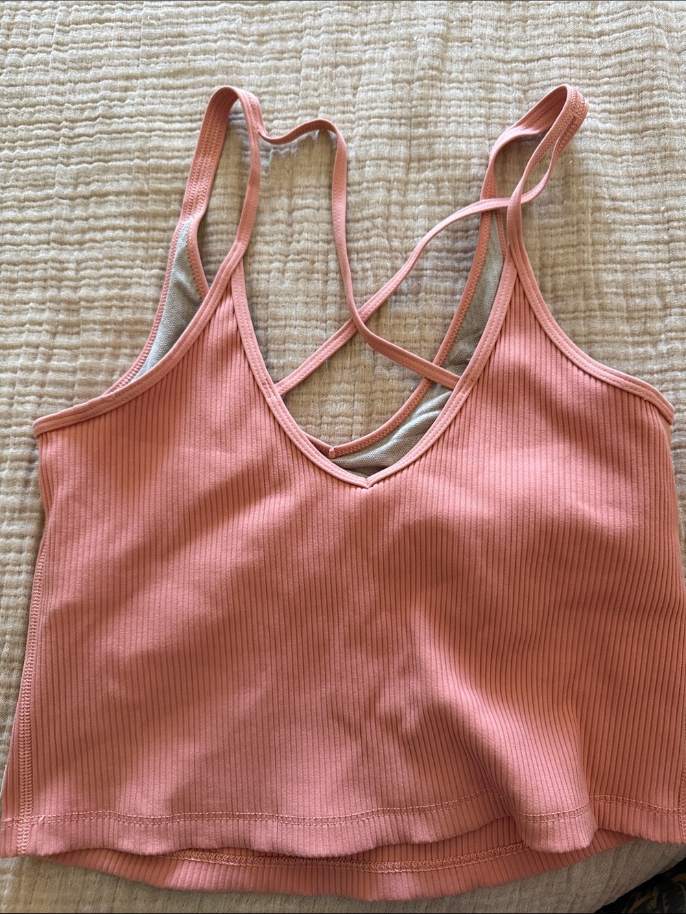 VUORI Rust Pink Ribbed Crossback Crop Top - Picture 3 of 4